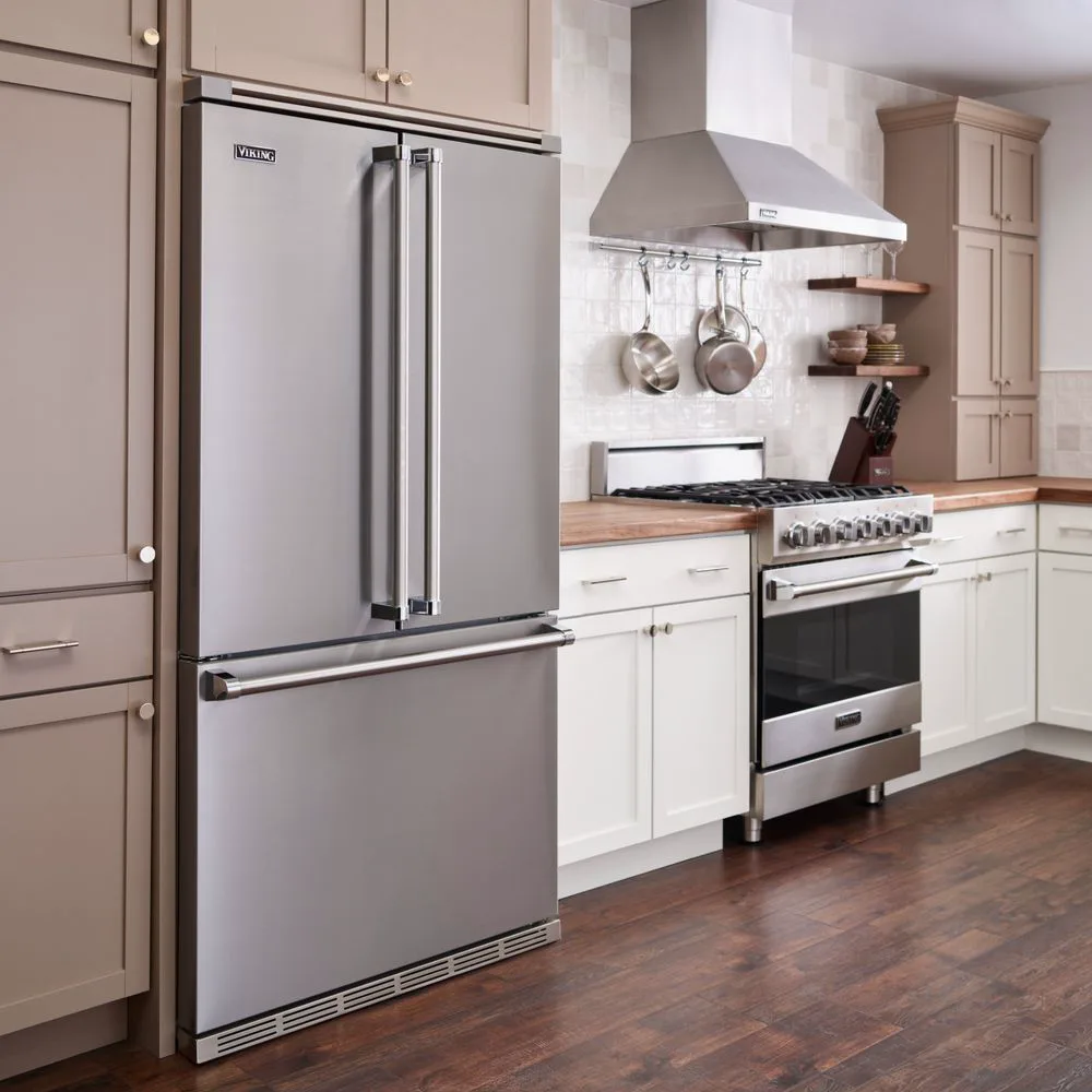 Cozinha com refrigerador French Door Viking embutido